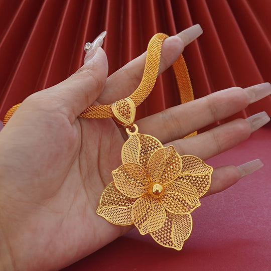 Stylish Flower Pendant Necklace & Earrings Set