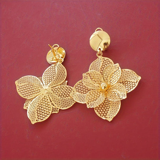 Stylish Flower Pendant Necklace & Earrings Set