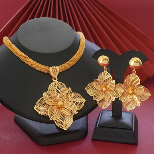 Stylish Flower Pendant Necklace & Earrings Set